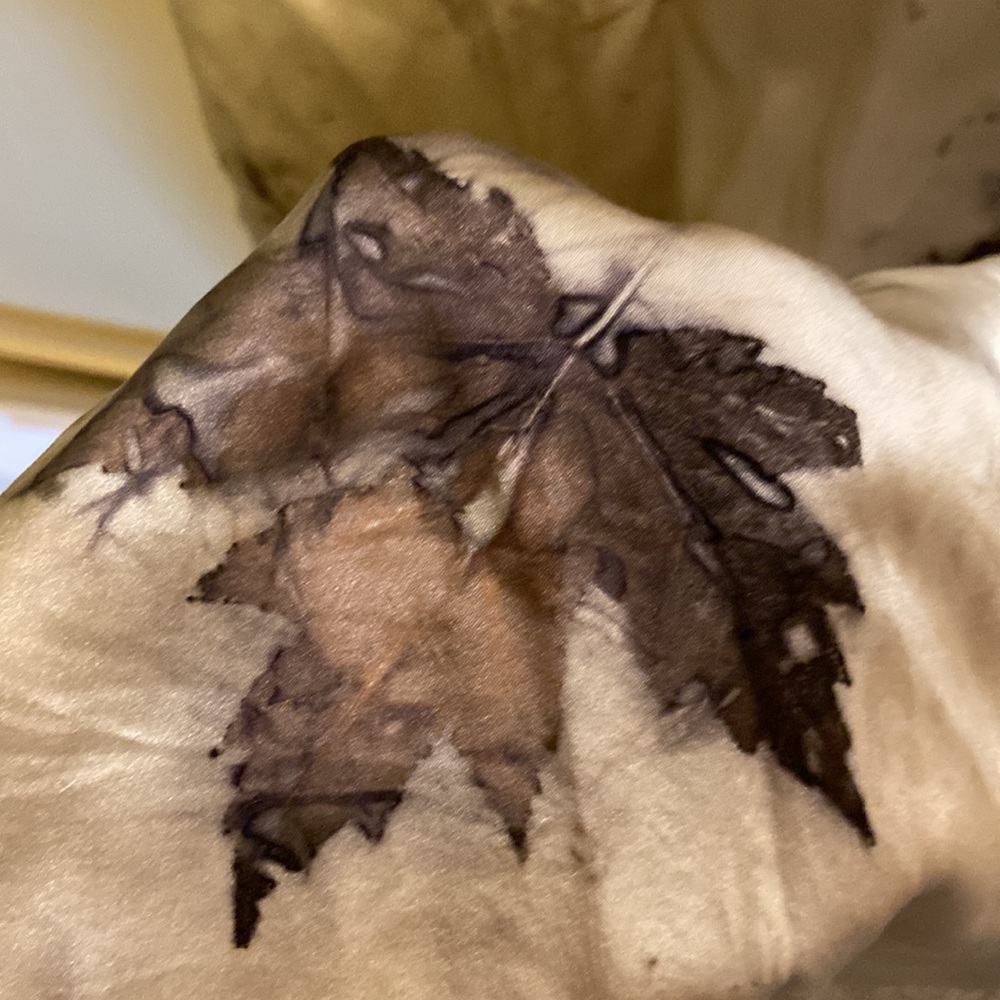 Maple leaf printed silk Ovate dress - Picture 4 of 4